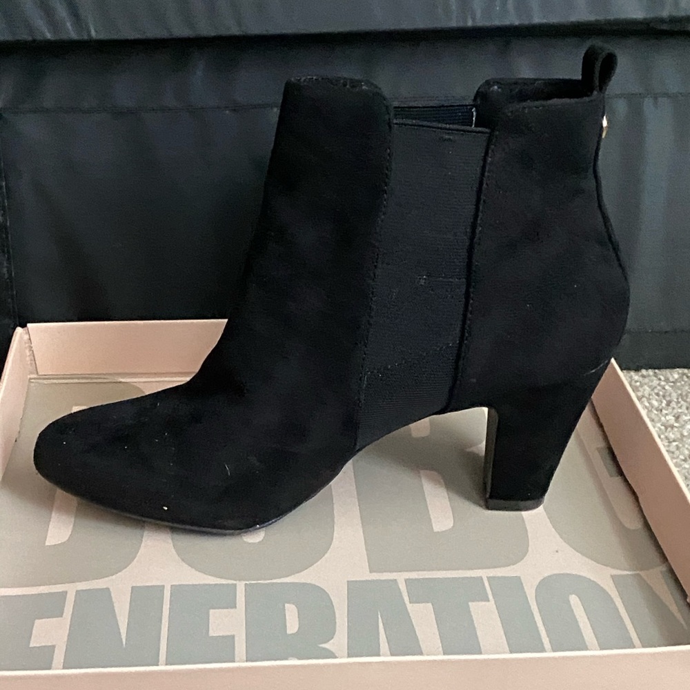 BCBG LOW BOOTIE